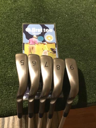 Ping Left Handed Ladies G Le Black Dot Irons Set 5-9 Irons ULT200 Graphite +1/2