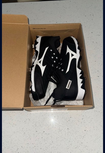 Black Men's Size M 10.5 (W 11.5) Adult Mizuno Low Top Metal (New)