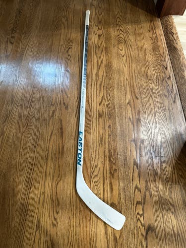 Senior Easton Mako M5 Right Handed Hockey Stick 100 Flex (Used)
