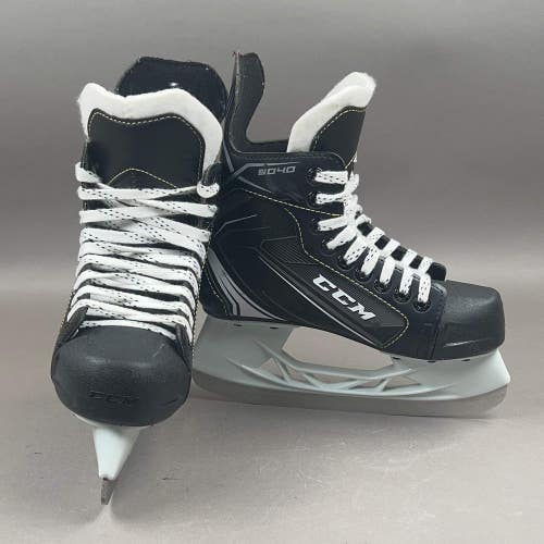 CCM Tacks 9040 Size 2 Junior Hockey Skates