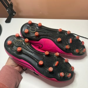 Pink Kids 4.5Y (Big Kids / Youth) Nike Cleats (Used)