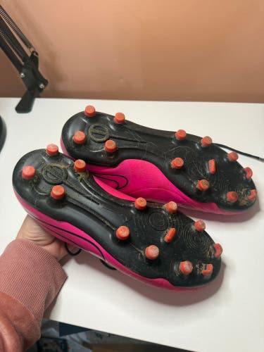 Pink Kids 4.5Y (Big Kids / Youth) Nike Cleats (Used)