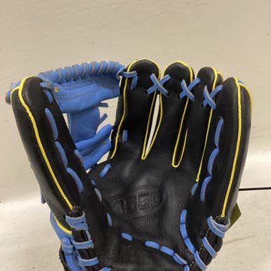Used Wilson A550 BB/SB Glove RH Throw Royal Blue 11" 11725-S000492879