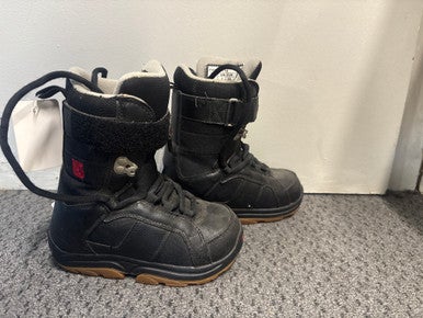 Burton Used Kid's Size 2 Snowboard Boots