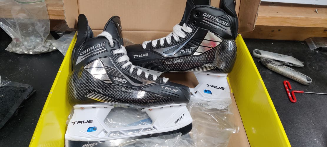 True Catalyst Pro Hockey Skates 7.5 (New)
