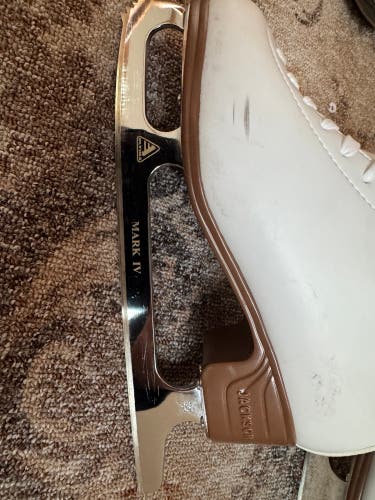 Jackson Ultima Artiste Figure Skates B Adult 7 (Used)