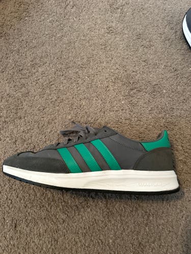 Men's Size M 14.0 (W 15.0) Adult Adidas Shoes (New)