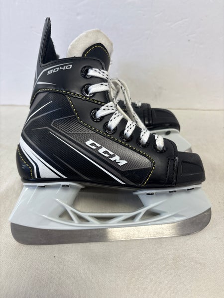 CCM Tacks 9040 Hockey Skates Regular Width 10 (Used)