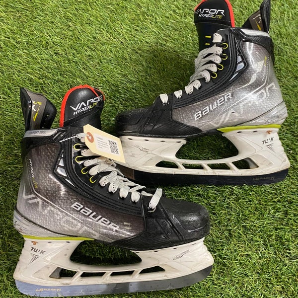 Bauer Vapor Hyperlite Hockey Skates | Intermediate 5.5 (Fit 3)