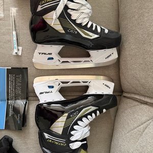 2022 True Catalyst 5 Hockey Skates Regular Width 8 (New)