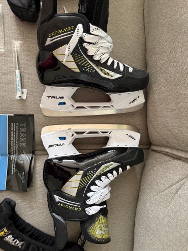 2022 True Catalyst 5 Hockey Skates Regular Width 8 (New)
