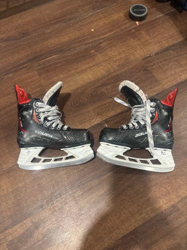 Used Youth Bauer Vapor 3X Pro Hockey Skates | Size 12