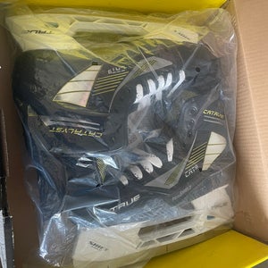 True Catalyst 9 Hockey Skates Regular Width 10.5 LIKE NEW (Used TWICE!)
