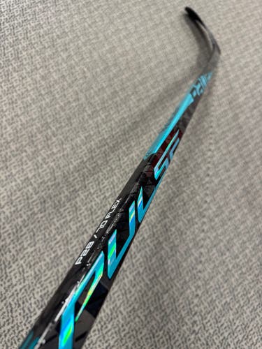 Senior Bauer PULSE Right Handed Hockey Stick P28 70 Flex (New)
