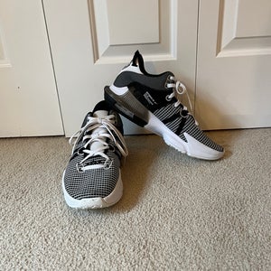 Men’s Nike LeBron Witness VII HO22 performance basketball shoes size 12