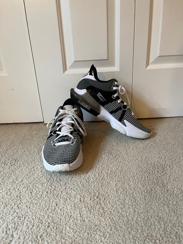 Men’s Nike LeBron Witness VII HO22 performance basketball shoes size 12