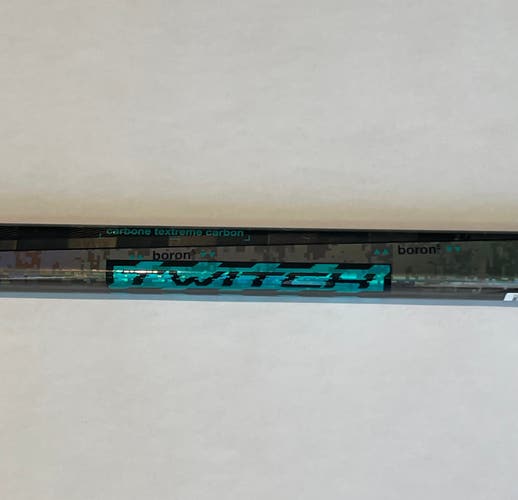 2024 Junior Bauer Twitch Right Handed Hockey Stick P92 40 Flex (Used)