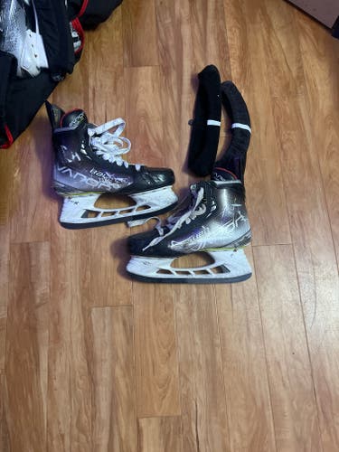 Bauer Vapor Hyperlite Hockey Skates 9.5 fit 1