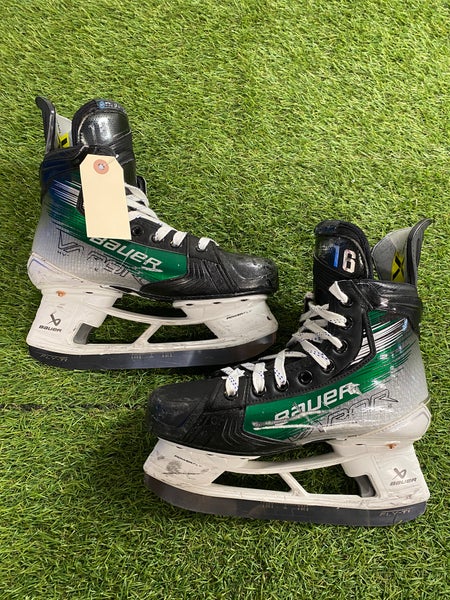 Custom Intermediate Bauer Vapor Hyperlite 2 Hockey Skates Size 4.5 (Used)