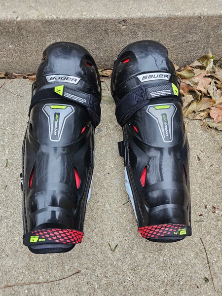 Intermediate Bauer Vapor Hyperlite 14" Shin Pads (Used)