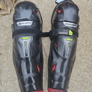 Senior Bauer Vapor Hyperlite 16" Shin Pads (Used)