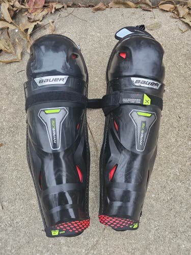 Senior Bauer Vapor Hyperlite 16" Shin Pads (Used)