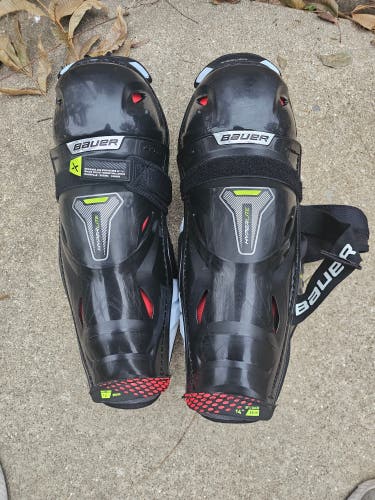 Intermediate Bauer Vapor Hyperlite 14" Shin Pads (Used)