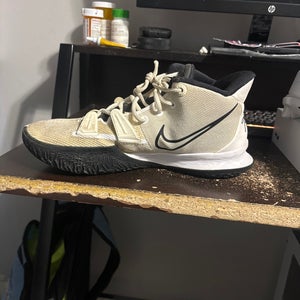 Men's Size M 11.0 (W 12.0) Nike Kyrie 7 Shoes (Used)