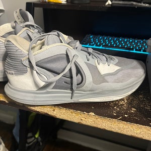 Men's Size M 10.5 (W 11.5) Nike Kyrie 6 Shoes (Used)