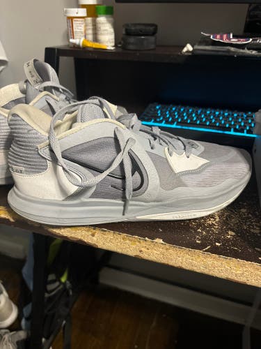 Men's Size M 10.5 (W 11.5) Nike Kyrie 6 Shoes (Used)