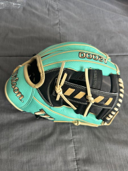 2024 Wilson A2000 RH Infield Baseball Glove 11.5" (New)