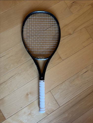 Adult YONEX Ezone 100 Tennis Racquet (barely used)