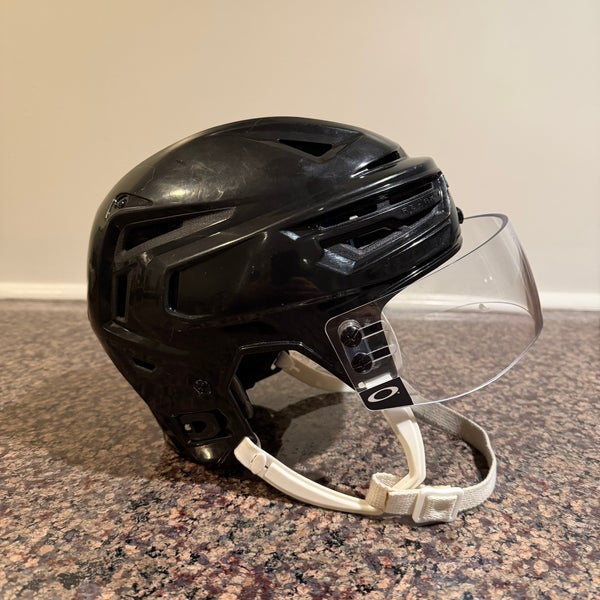 Medium Bauer Re-Akt 150 With Oakley 9137 Visor