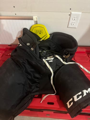 Men's Senior Large CCM Tacks 9040 Hockey Pants (Used)