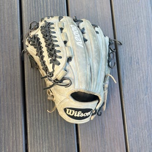 Wilson A2000 D33 LH Baseball Glove 11.75" (Used)