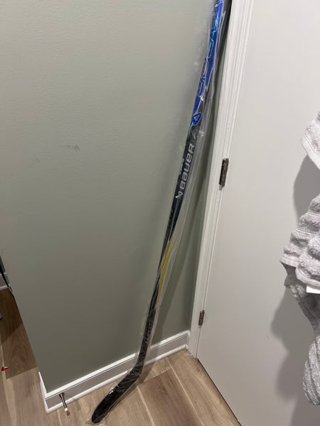 Senior Bauer Vapor FlyLite Right Handed Hockey Stick P28M 77 Flex Pro Stock (New)