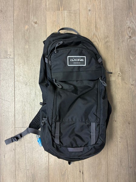 Dakine Syncline 12L Men's Hydration Pack, Black