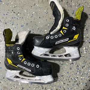 2022 Bauer Supreme M4 Hockey Skates Regular Width Size 2 (Used)