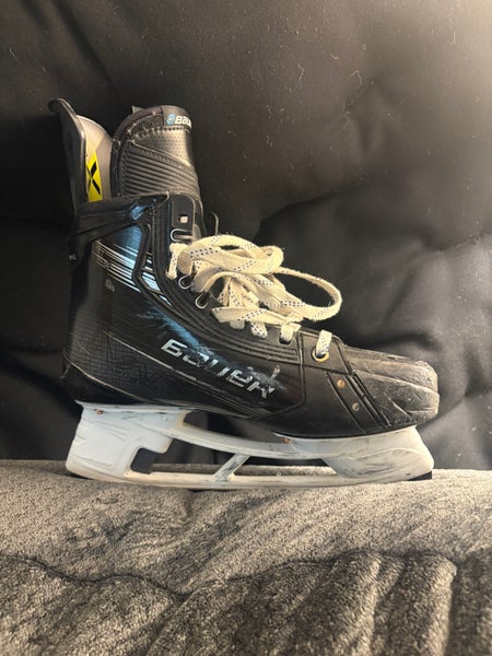 2024 Bauer Vapor Hyperlite 2 Hockey Skates Regular Width 7.5 (Used)