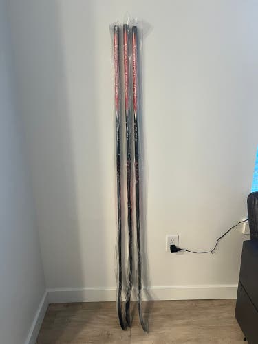 Senior Bauer Vapor FlyLite Right Handed Hockey Stick P28 77 Flex Pro Stock (New)
