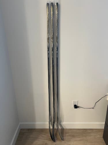 Senior Bauer Vapor FlyLite Right Handed Hockey Stick P28 77 Flex Pro Stock (New)