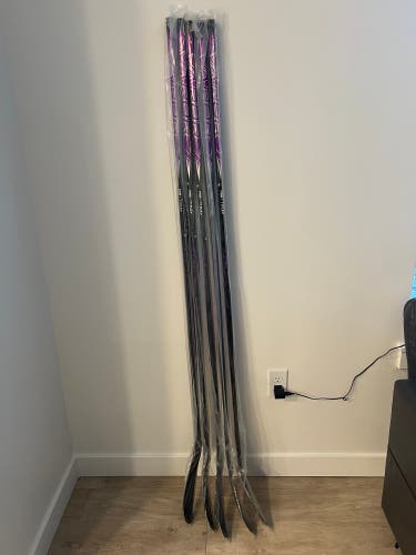 Senior Bauer Vapor FlyLite Right Handed Hockey Stick P28 77 Flex Pro Stock (New)