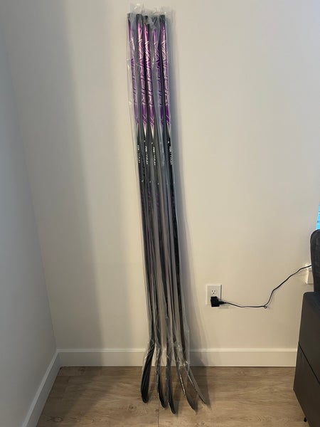 Senior Bauer Vapor FlyLite Right Handed Hockey Stick P28 77 Flex Pro Stock (New)