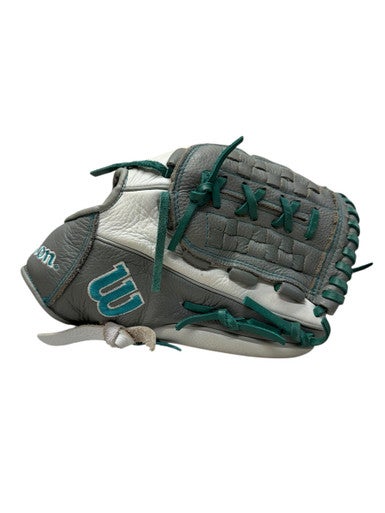 Used Wilson A05RF24115 RH Throw Fastpitch Gloves White And Grey 11 1/2" 11835-S000201044