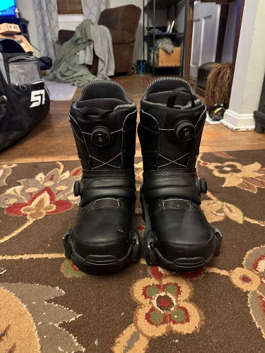 Size M 10.0 Burton PHOTON STEP ON Snowboard Boots w/ Step On Bindings