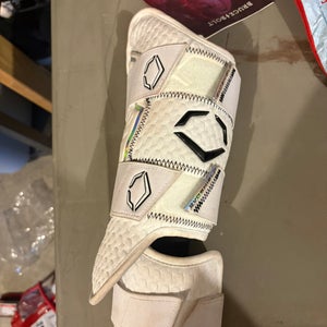 White Junior EvoShield Leg guard (Used)