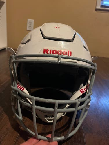 Adult Medium Riddell SpeedFlex Helmet (Used)