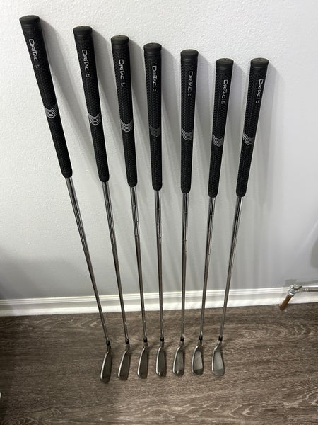 Men's TaylorMade M6 Right Handed Iron Set Regular Flex (7 Clubs) #5 - #9, PW, GW Steel Shaft (Used)