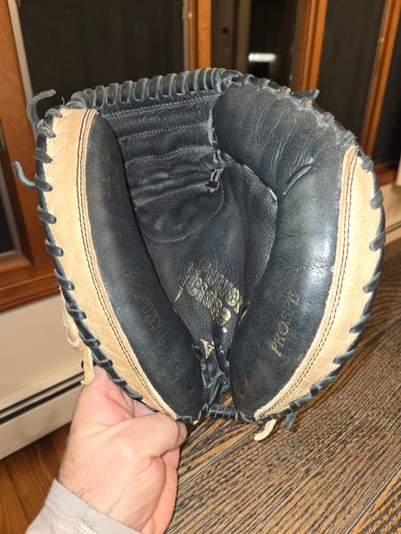 2022 Mizuno RH Catcher's Power Close Baseball Glove 32.5" (Used)