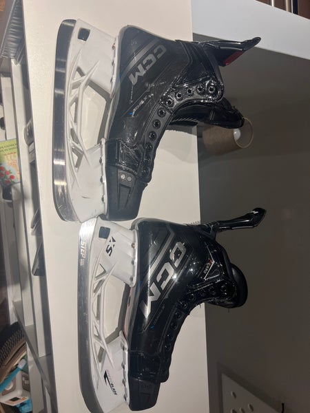 2023 CCM JetSpeed FT690 Hockey Skates Regular Width 10.5 (Used)